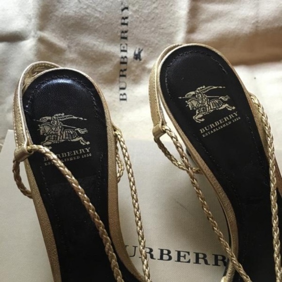 🆕🎁 NWT Burberry strappy gold leather sandals 10 - Picture 3 of 8